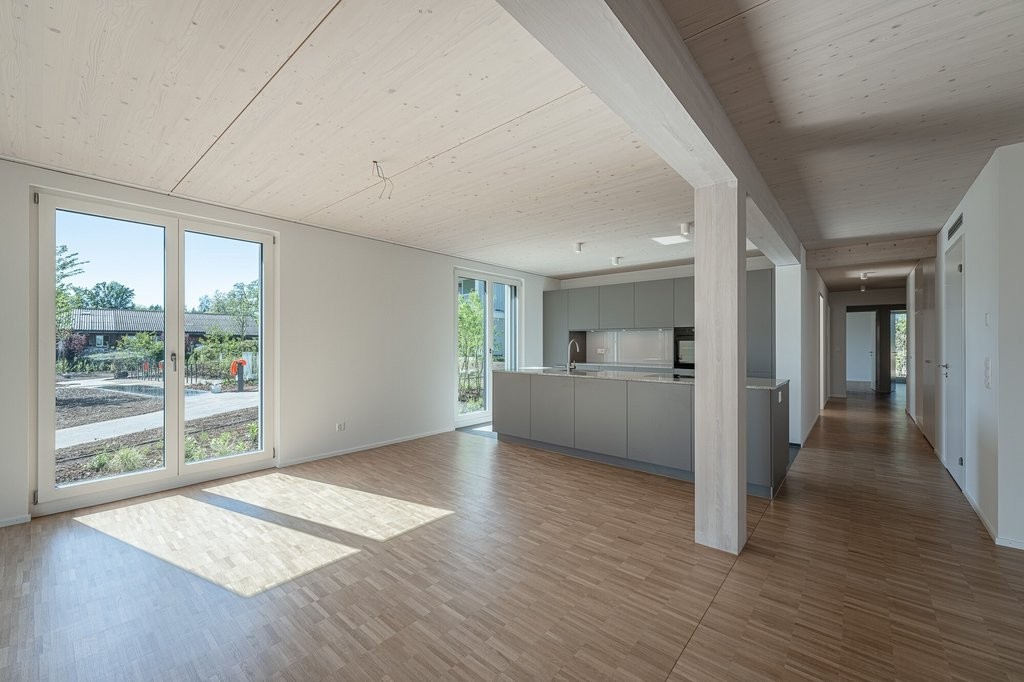 Grosszügige Wohnung mit Gartensitzplatz zu vermieten! - Wohn-Essbereich