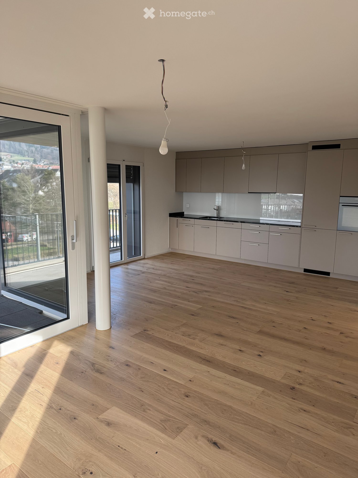 Neubau-Erstbezug in Buchs ZH: 2.5 Zimmer im Grünen & absolut zentral - Bild 2