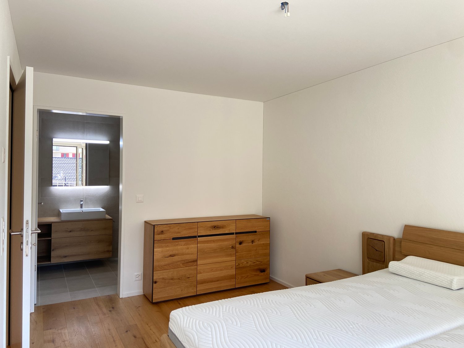 Erstvermietung Moderne 4.5-Zimmer-Neubau-Wohnung in Glarus - Bild 11