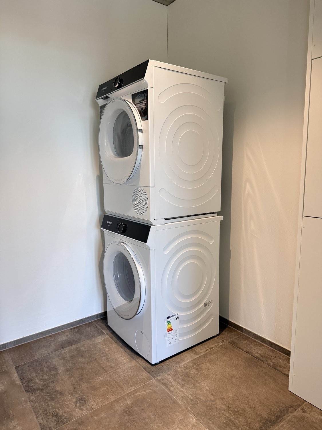 Exklusive 3.5-Zimmer-Attikawohnung mit grosser Terrasse - Reduit