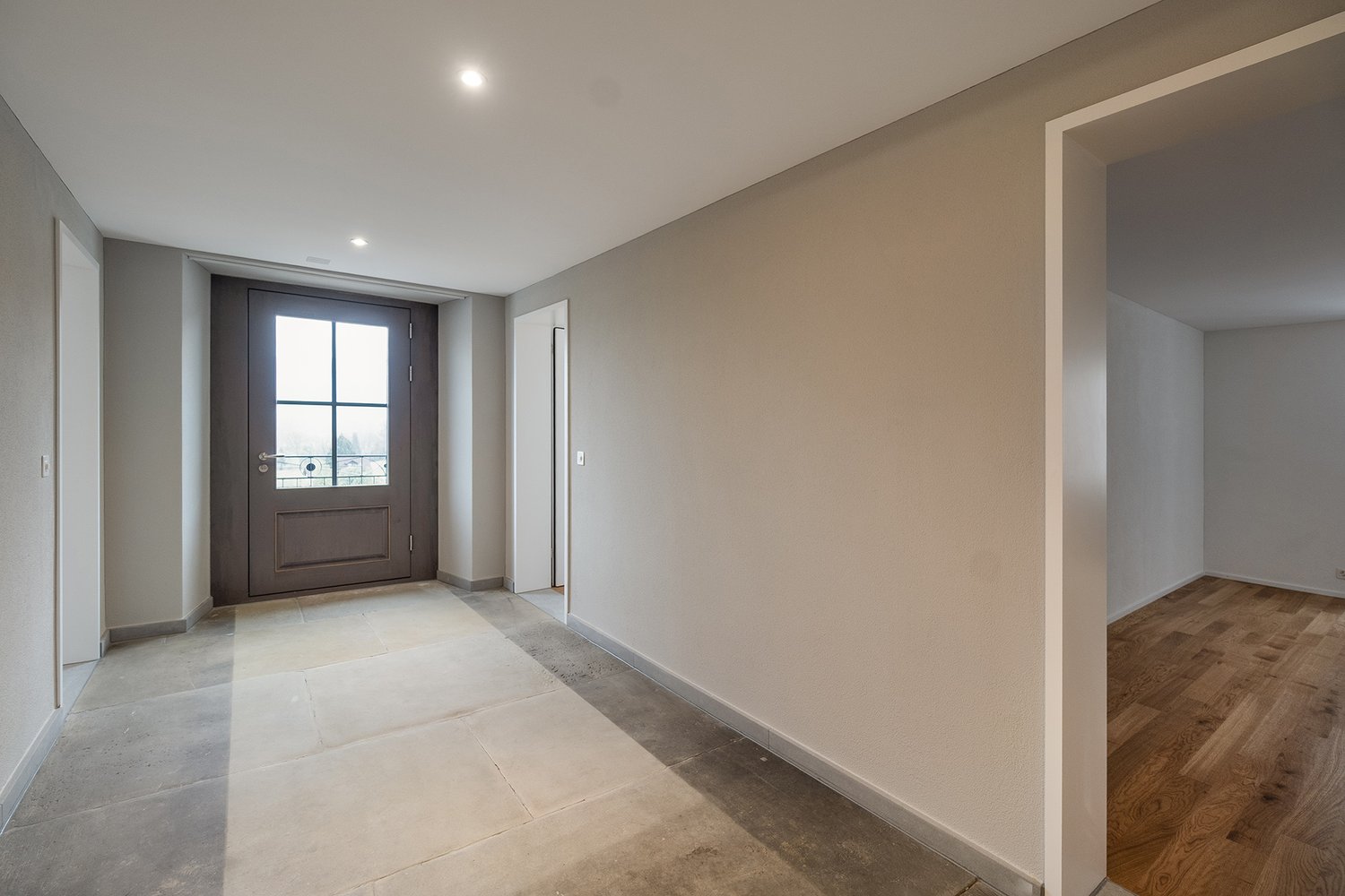 Grosszüge Familienwohnung mit eigenem Garten - Bild 3