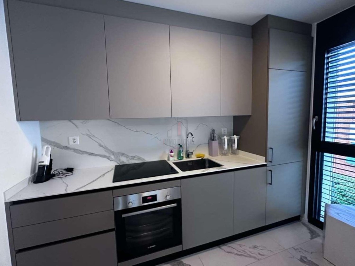 PRESTIGIOSO BILOCALE ARREDATO CON MERAVIGLIOSO TERRAZZO - Bild 2