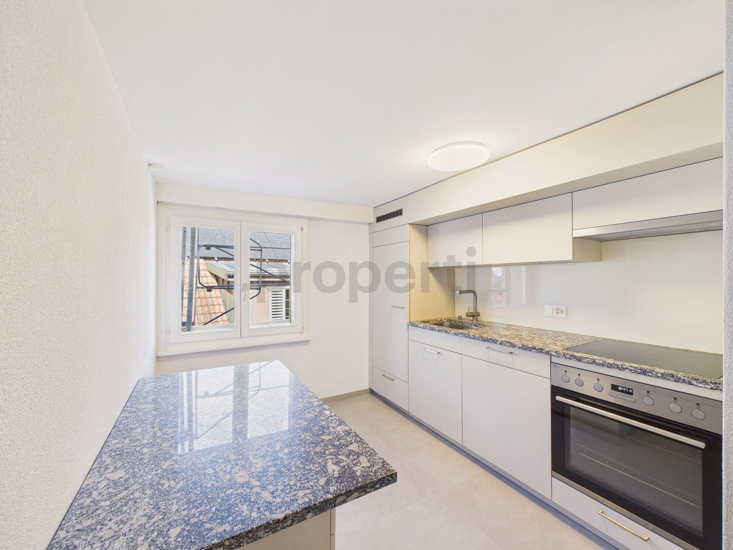 Moderne 3.5-Zimmer Dachwohnung mit Balkon in Niederurnen - Image 2