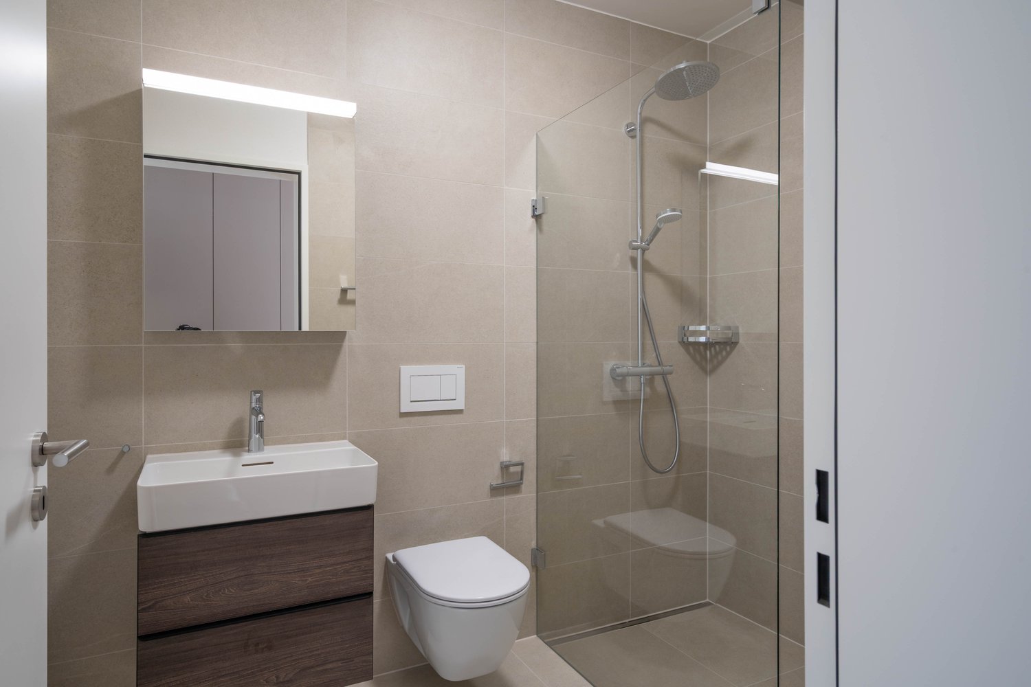 Moderne 2.5-Zimmer-Wohnung in Neubau mit Terrasse - Bild 5