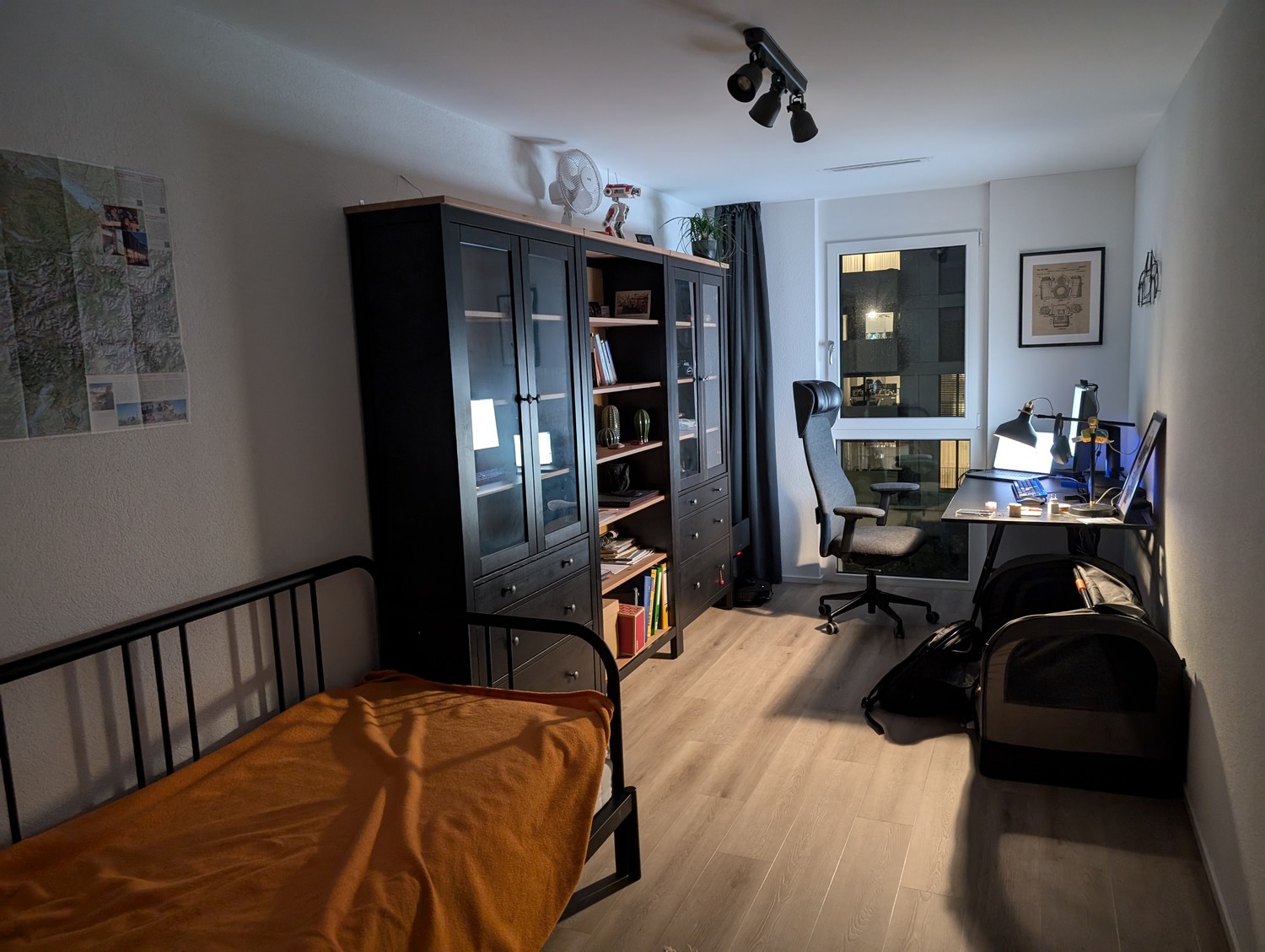 Modern and quiet 3.5-room apartment in central Kloten - Home office