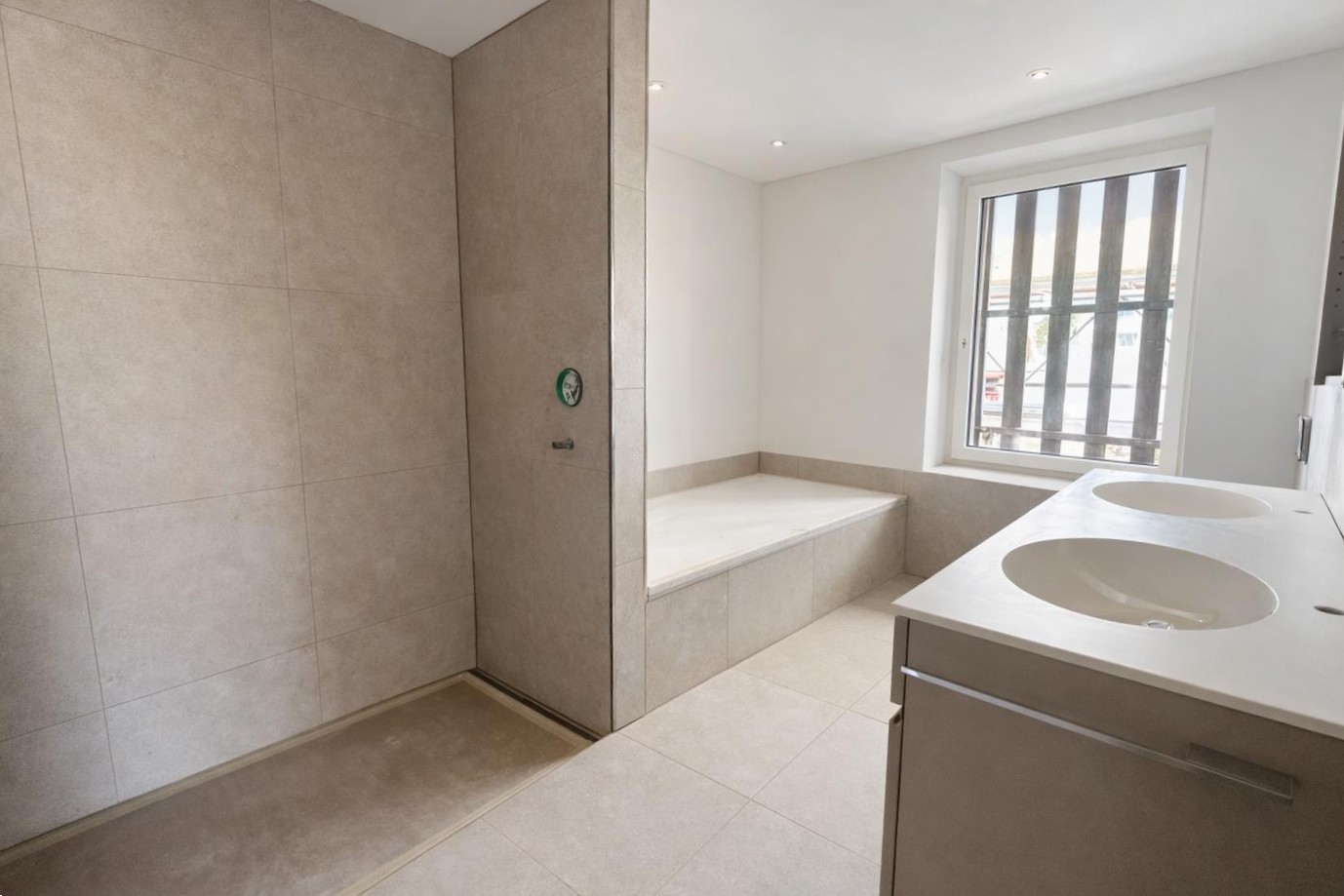 Exklusive 4.5-Zimmerwohnung mit 180° Seesicht in Herrliberg - Bild 4