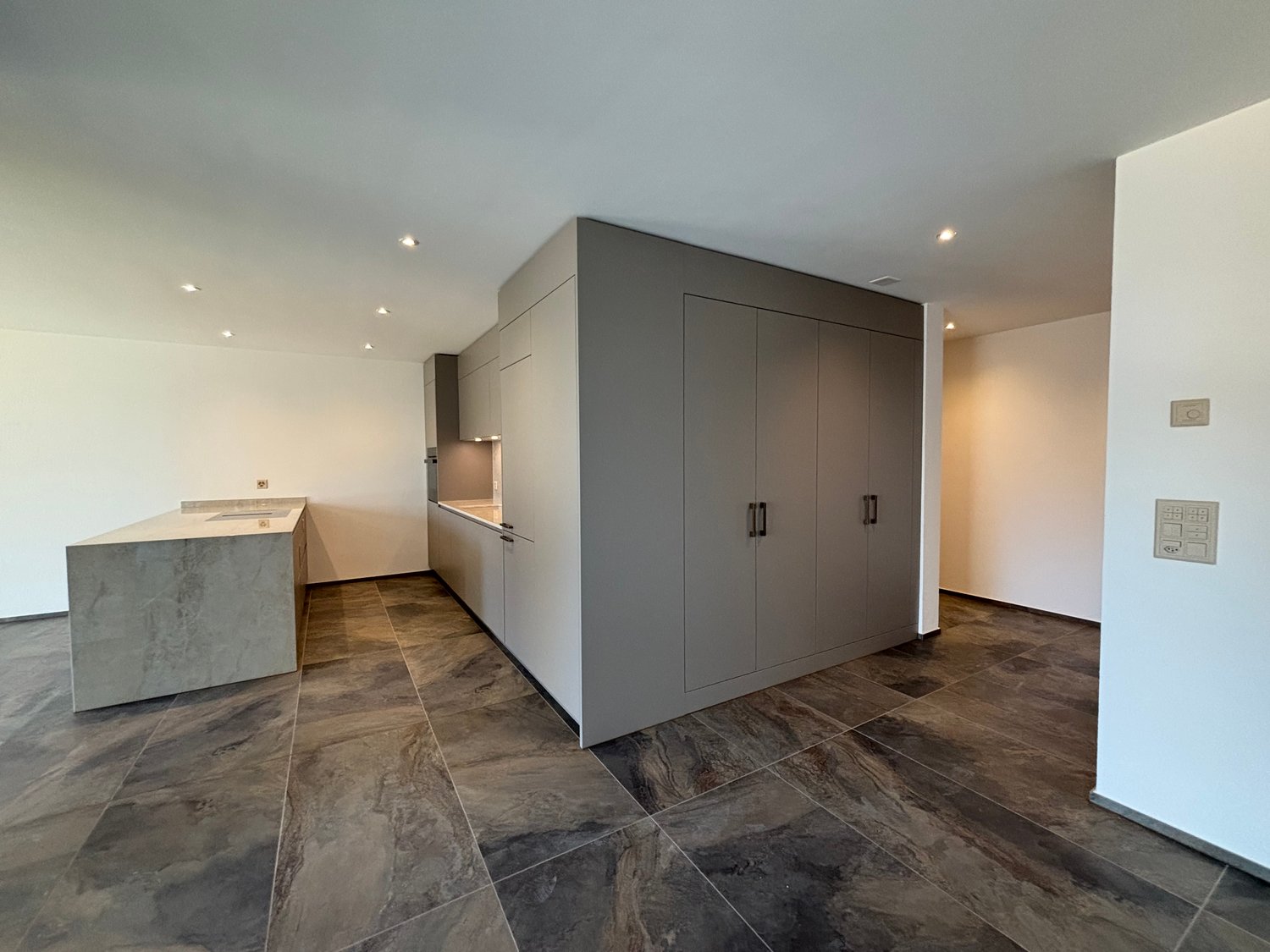 NEUBAU - Grosszügige 3.5-Zimmer-Wohnung mit Aareblick in Brügg - Bild 9