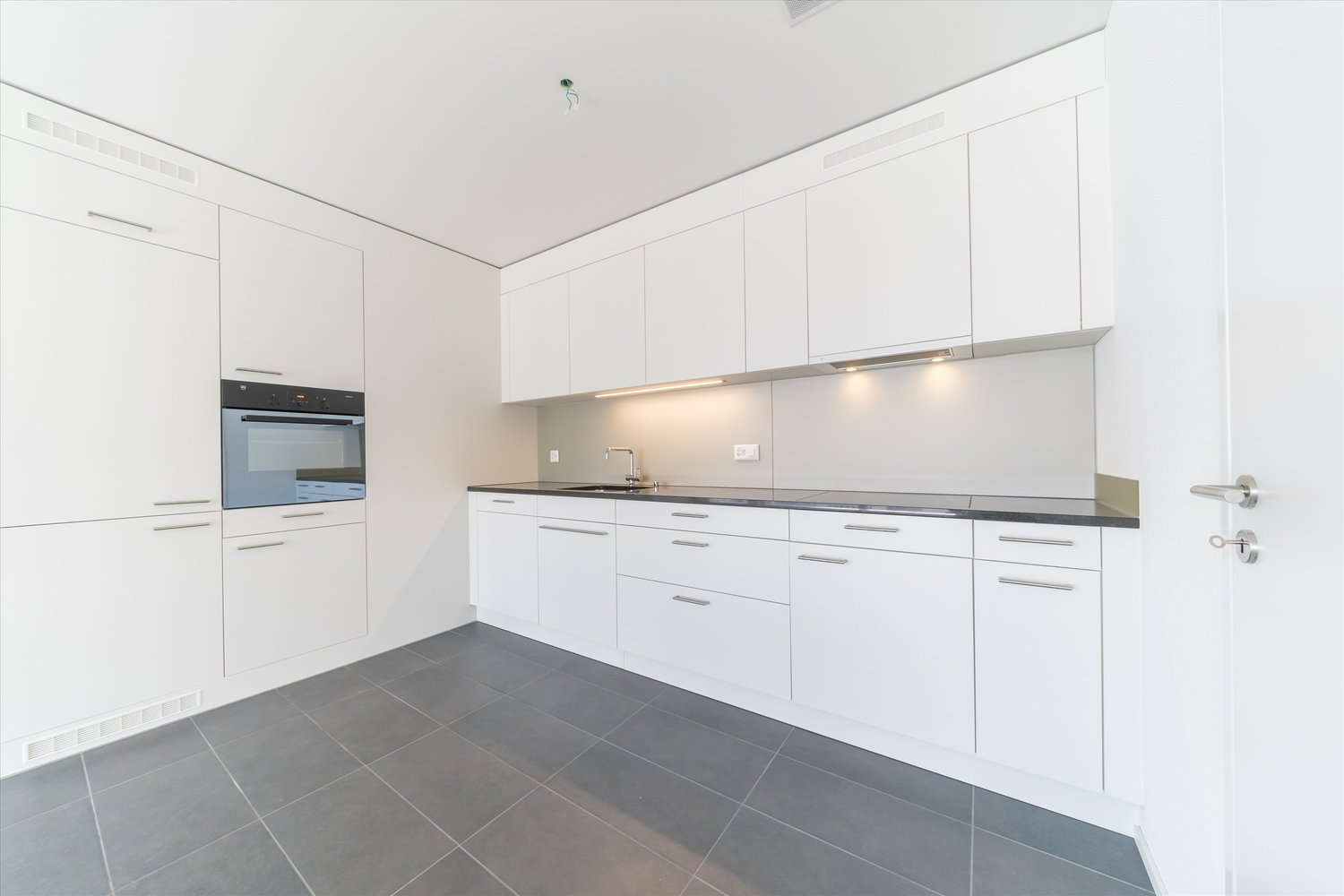 Erste eigene Wohnung? Dann sind Sie hier goldrichtig! - Küche