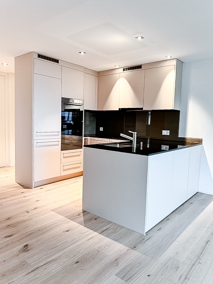 Attraktive 3½ Zimmerwohnung im steuergünstigen Bäch SZ - Küche