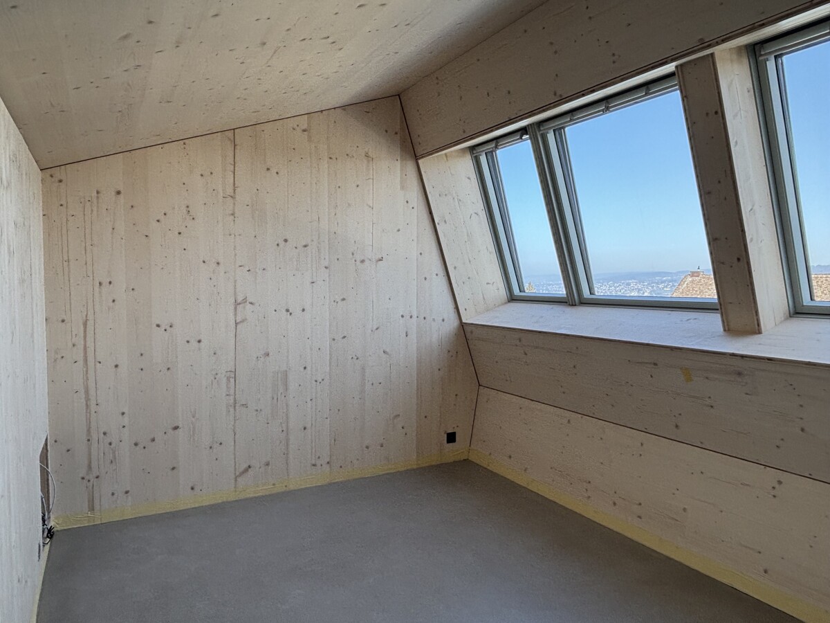 Erstvermietung: Atelier-Haus im Garten an sonniger ruhiger Lage - Dachzimmer mit Seesicht