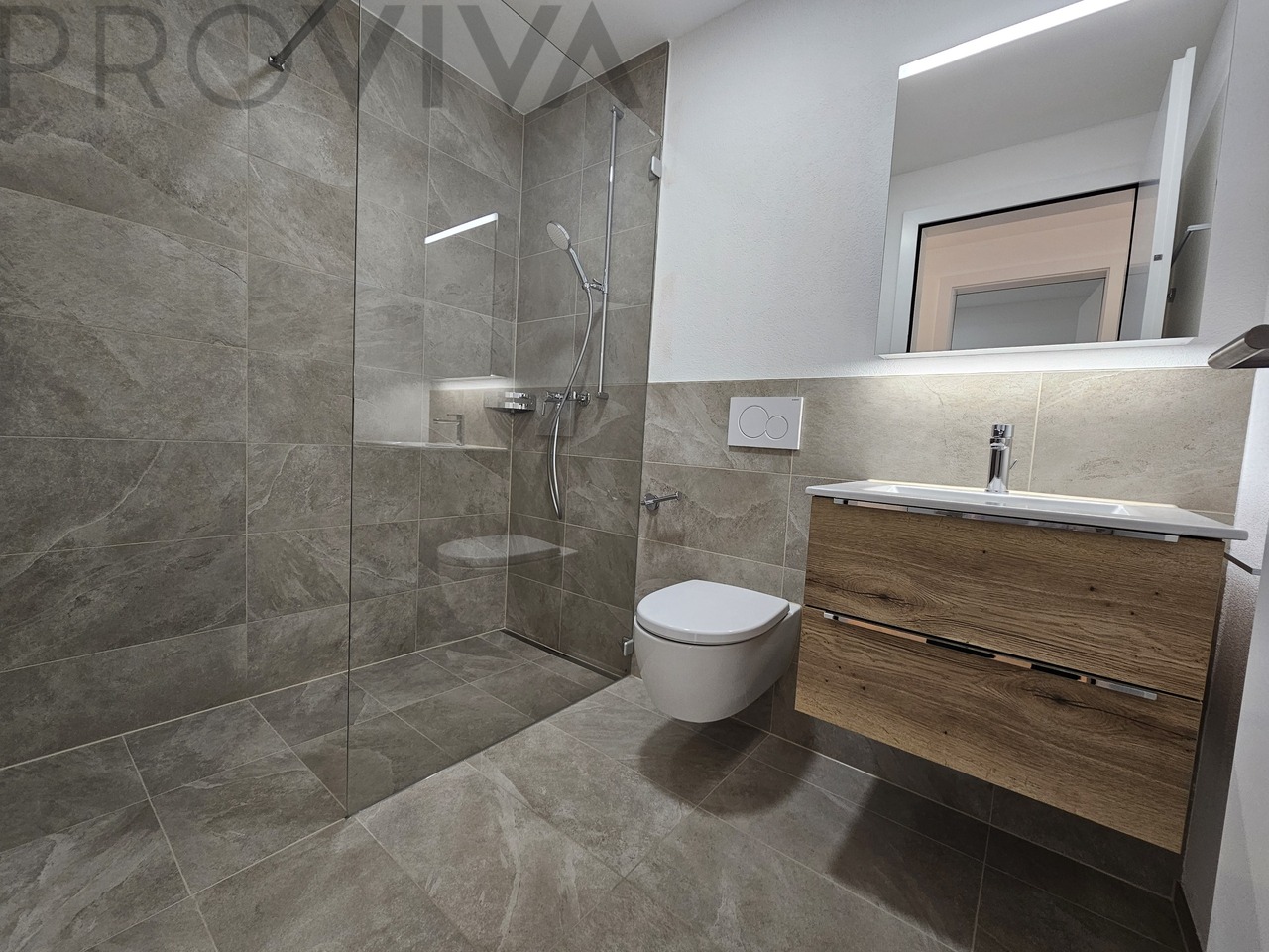 VIEL WOHNRAUM - GROSSE TERRASSE & FREIE AUSSICHT - Bild 7