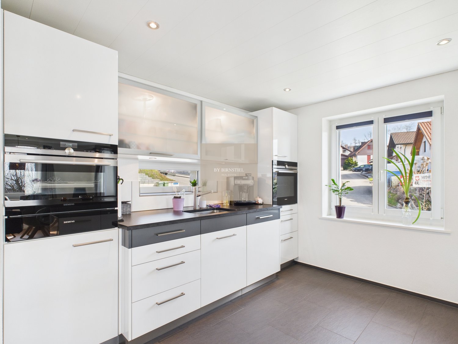 Kernsaniertes Einfamilienhaus mit Sitzplatz und Weitblick in Zetzwil - Bild 6