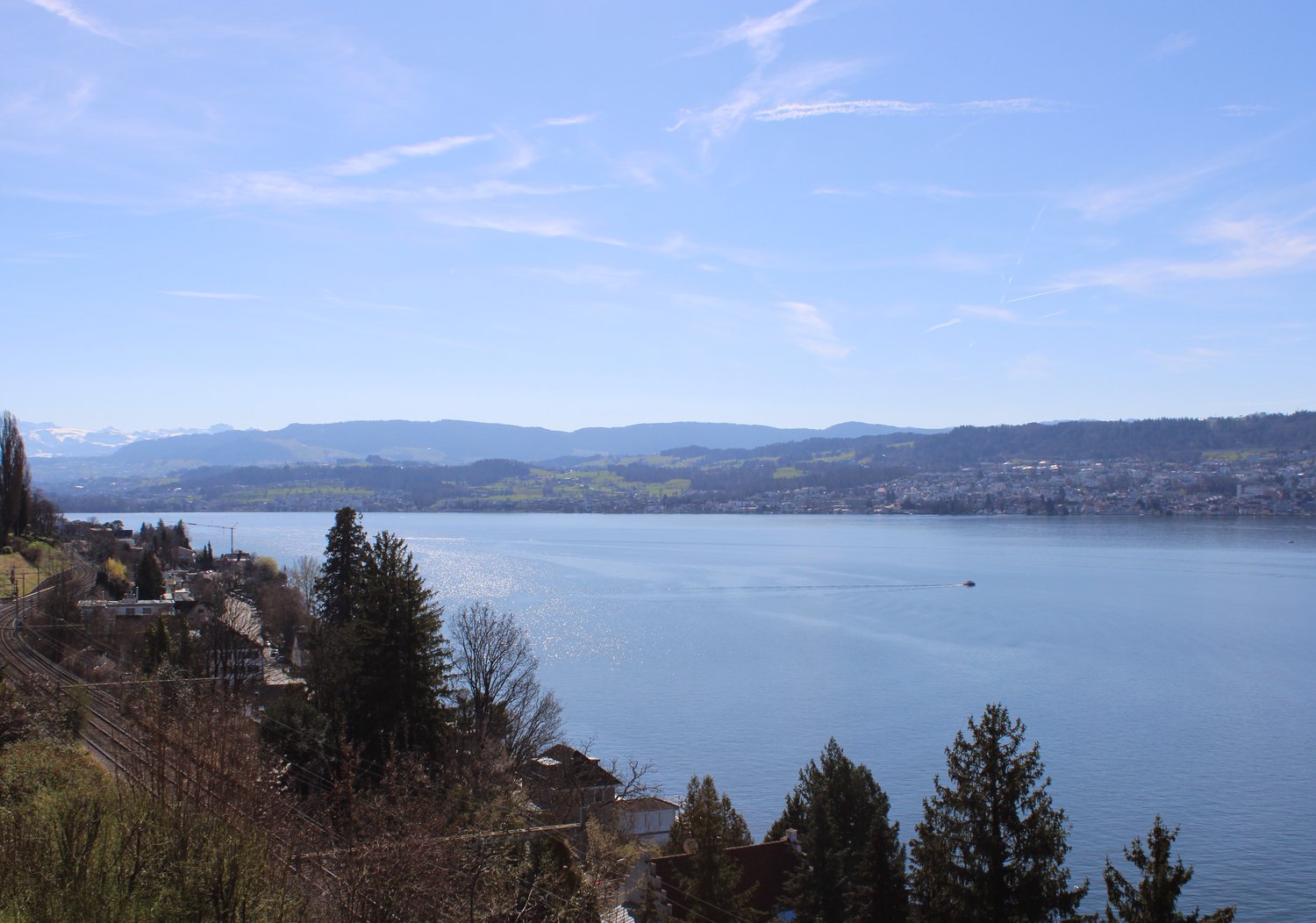 Exklusive 2.5-Zimmerwohnung mit herrlicher Seesicht in Herrliberg - Bild 2