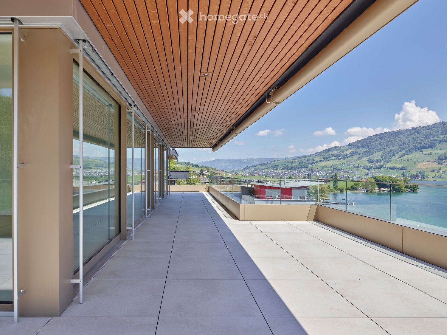 Moderne 4.5-Zimmer-Attika mit See- und Bergblick in Merlischachen - Bild 1