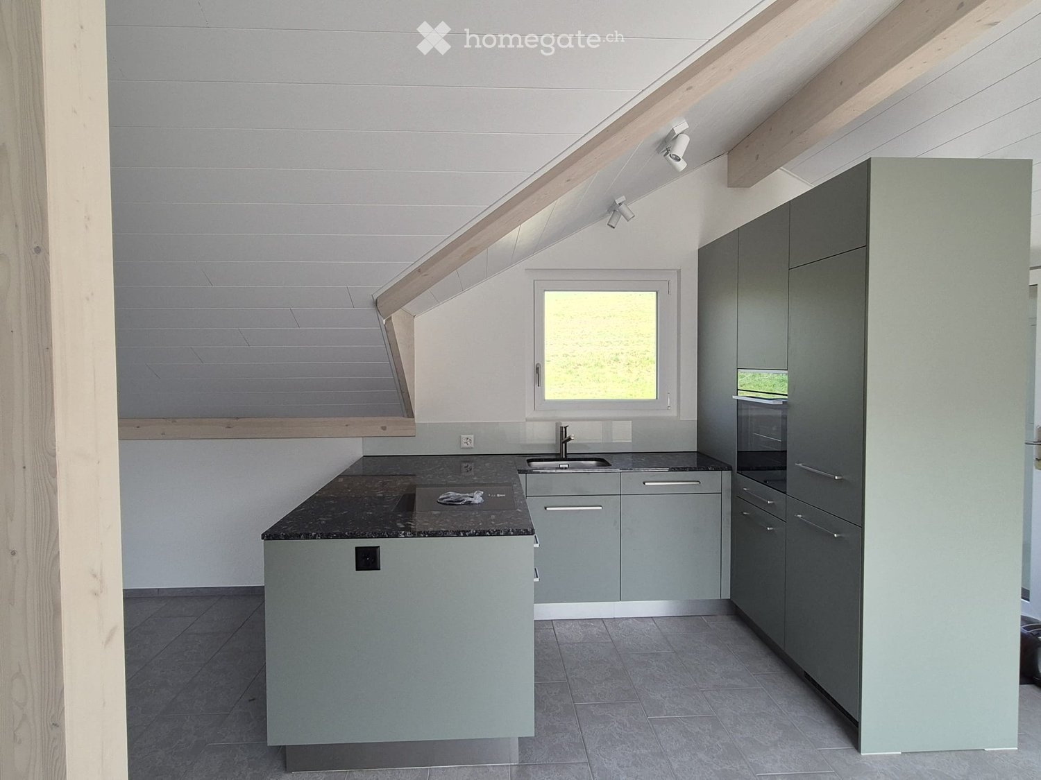 Grosszügige 2.5 Zimmer Dachwohnung mit Panoramablick ins Grüne in Densbüren - Bild 2