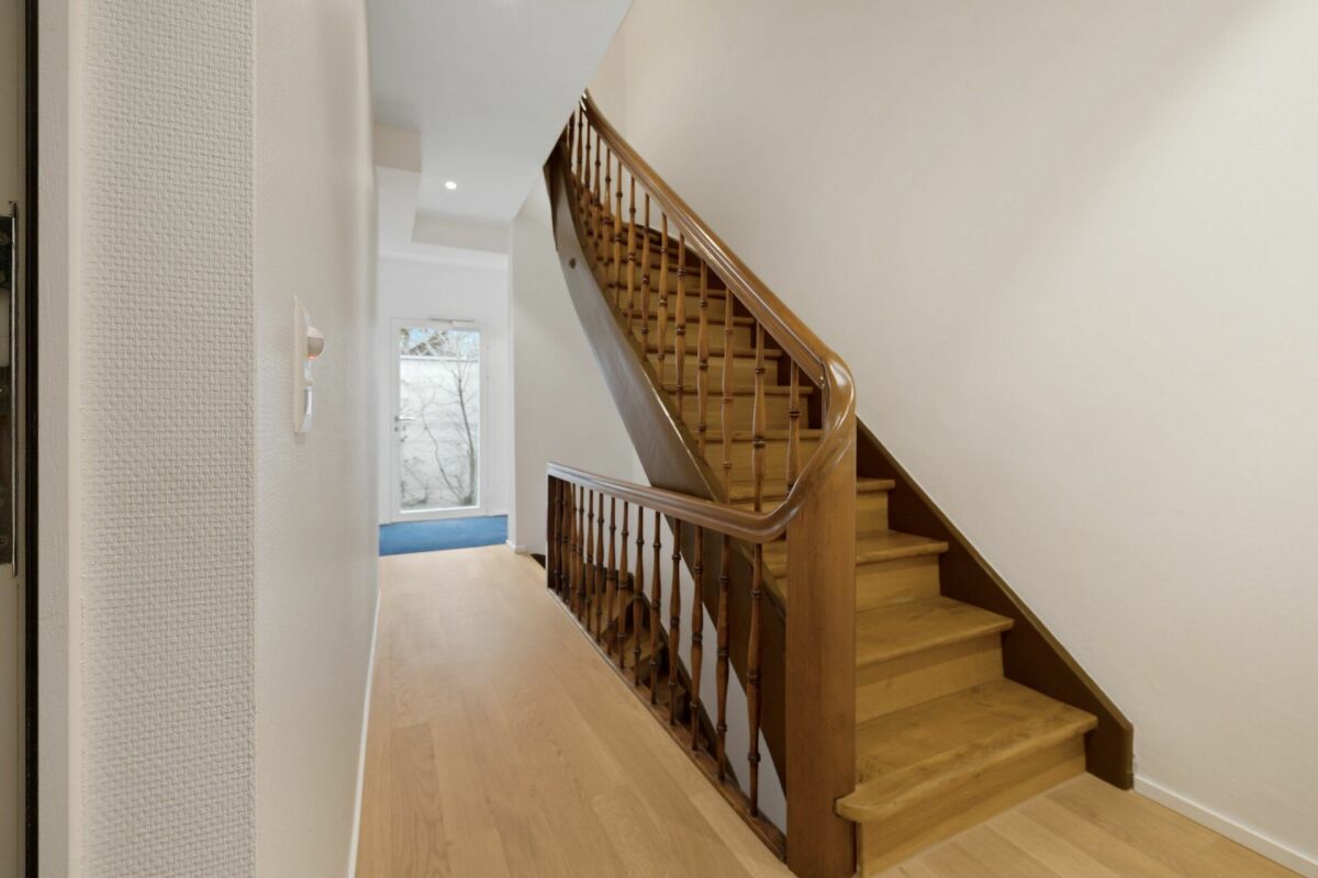 Moderne 2 1/2-Zimmer-Wohnung in kernsaniertem Mehrfamilienhaus Nähe Kronenplatz - Bild 3