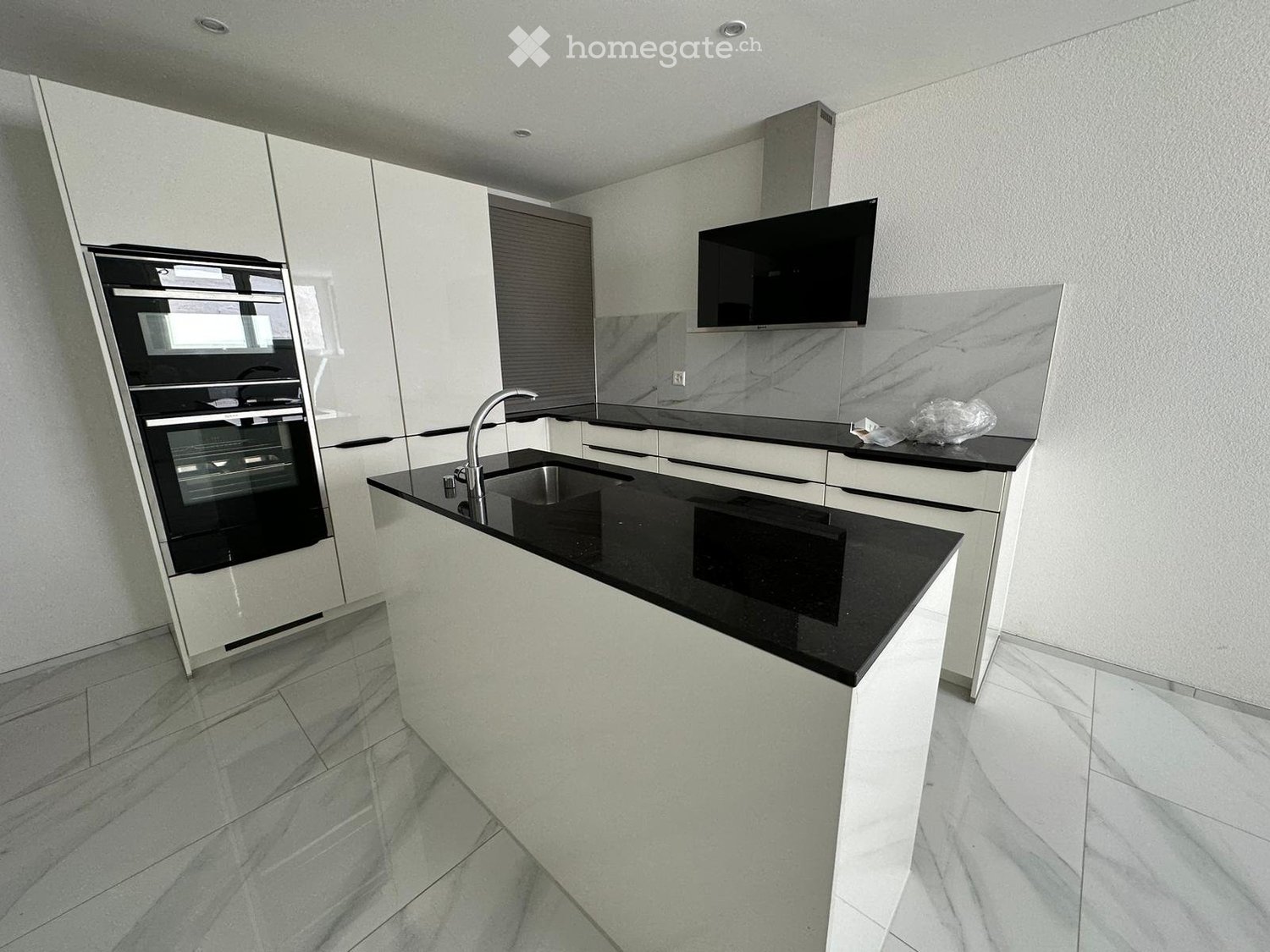 Charmante helle 2.5 Zimmer UG Wohnung - Bild 1