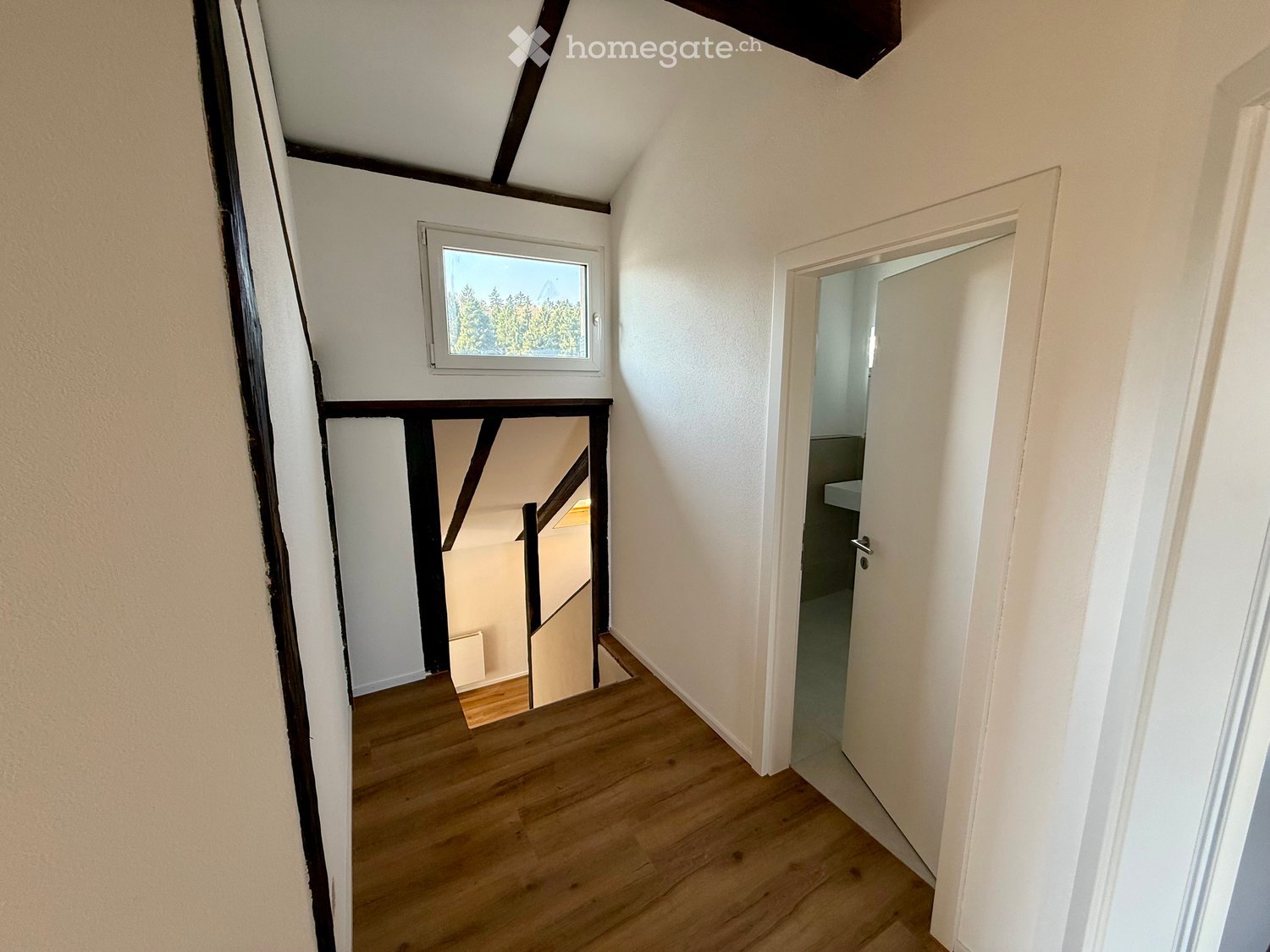 Kernsaniertes 5.5 Zimmer Haus mit 145 m² und Parkplätzen - Bild 12