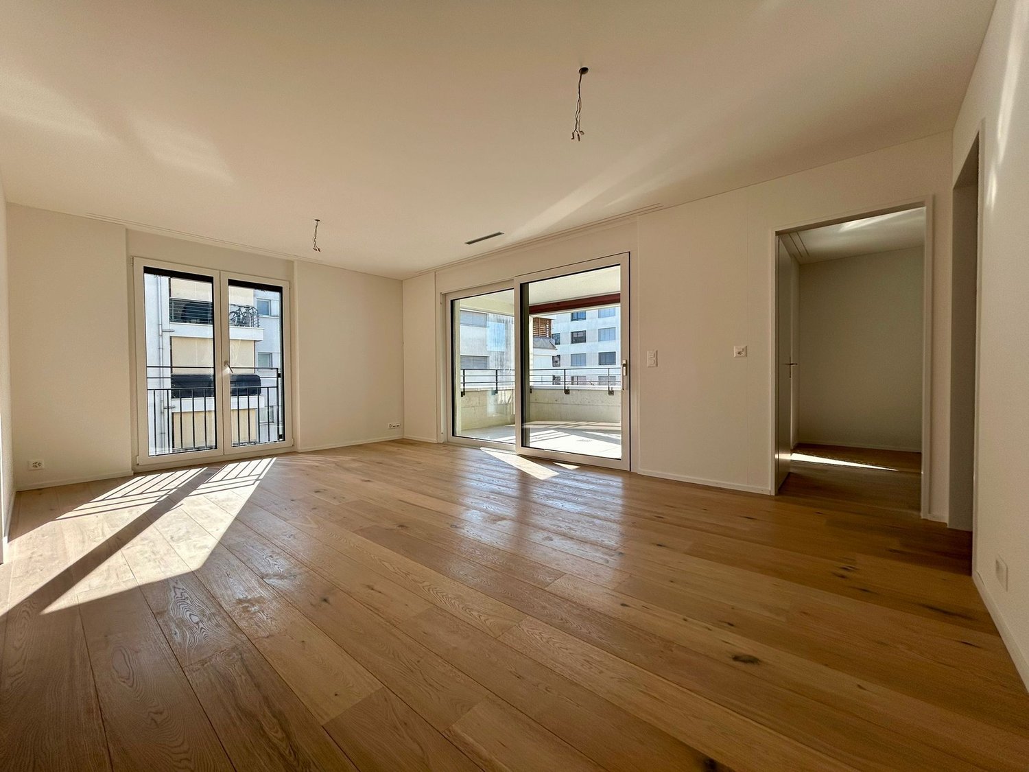 Moderne 3.5-Zimmer-Wohnung mit Balkon in Affoltern - Image 2