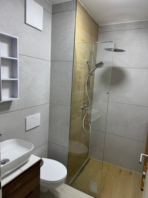 Erstvermietung moderne 3.5-Zimmer-Parterre-Wohnung - WC/Dusche