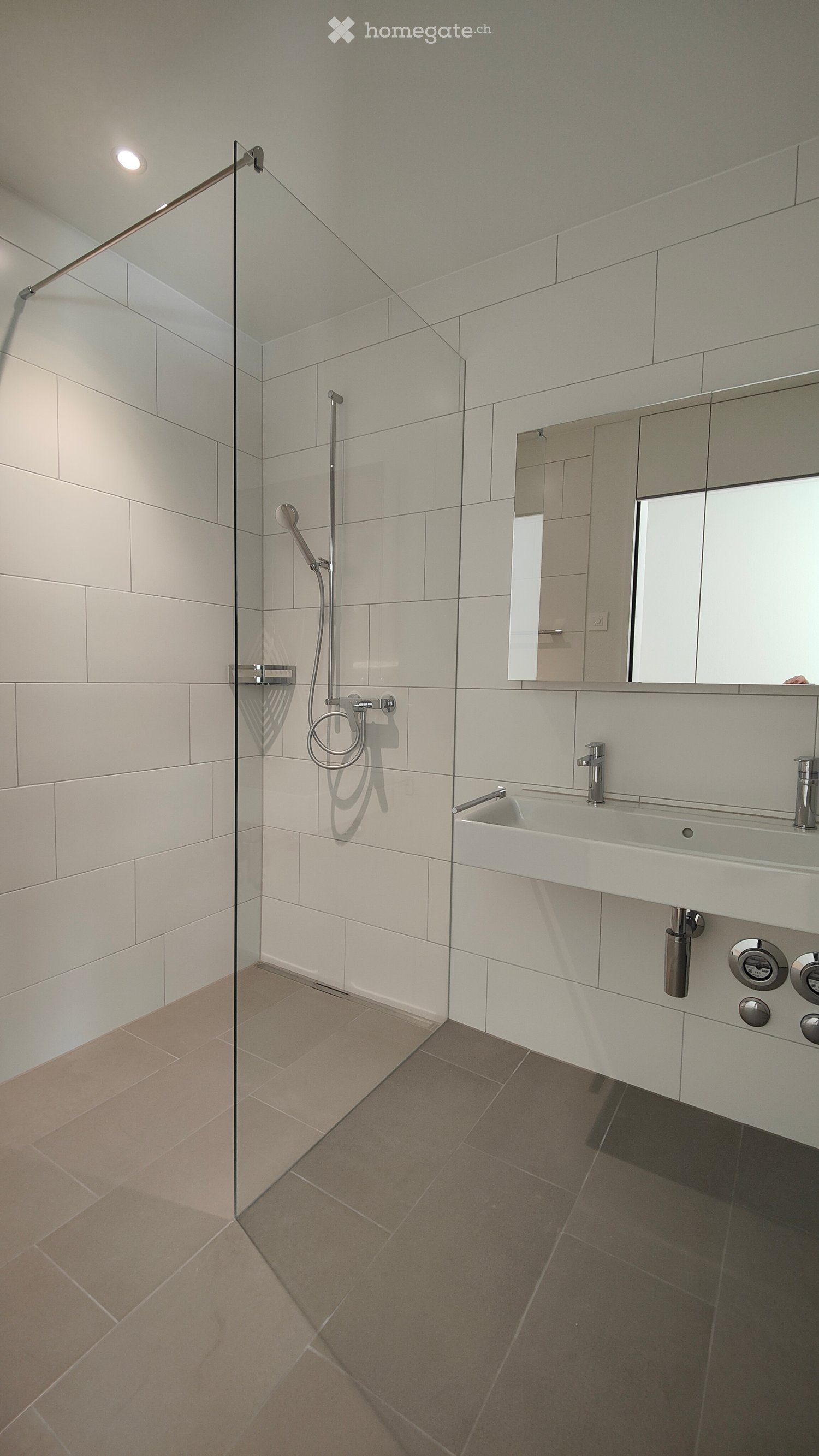 Moderne 4.5-Zimmer-Wohnung mit Balkon und Seeblick in Schmerikon - Bild 2