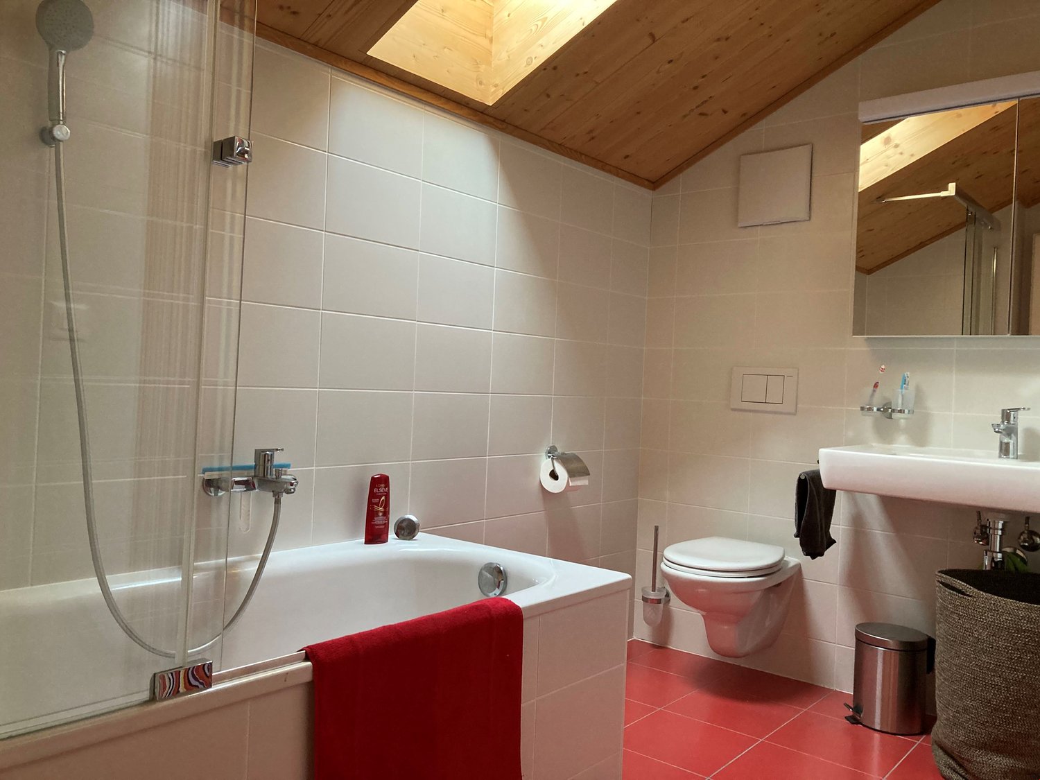 A louer pour une année - Magnifique duplex avec vue imprenable à Nax - Bild 8