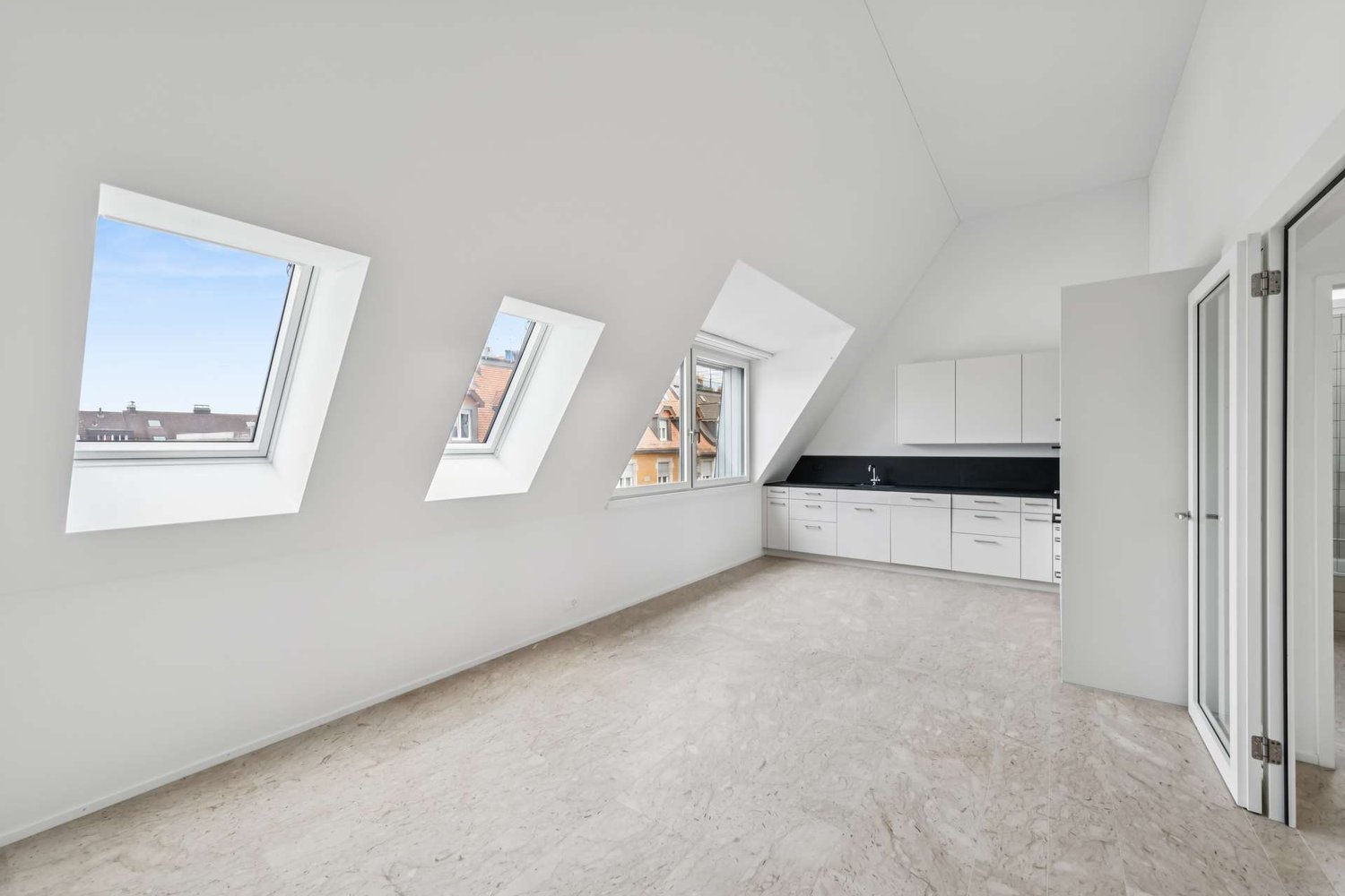 Exklusive Dachwohnung mit privater Terrasse und Seeblick im Zürcher Seefeld - Küche/Essen