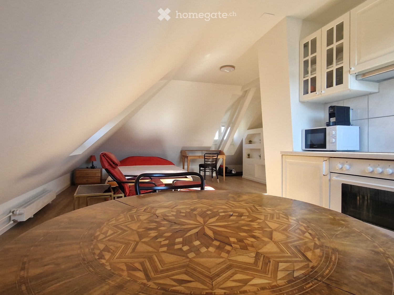 Möblierte 1.5-Zimmer-Dachwohnung in Reinach BL - sofort verfügbar - Bild 1