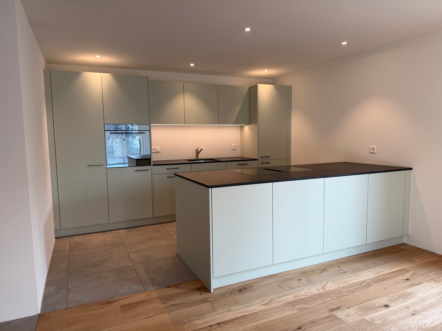 Attraktive 3.5-Zimmer-Wohnungen in unmittelbarer Nähe zum Thunersee - Bild 1