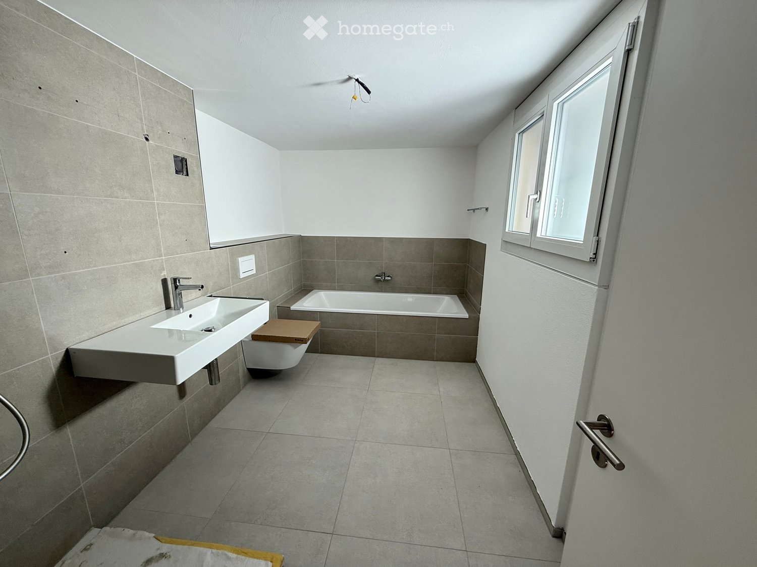 Kernsaniertes 5.5 Zimmer Haus mit 145 m² und Parkplätzen - Bild 6