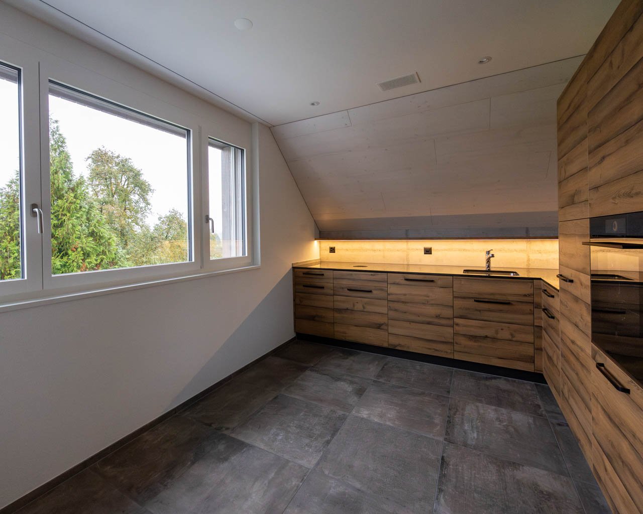 Erstbezug Moderne 2.5-Zimmer-Maisonette-Zimmerwohnung mit Blick ins Grüne - Bild 3