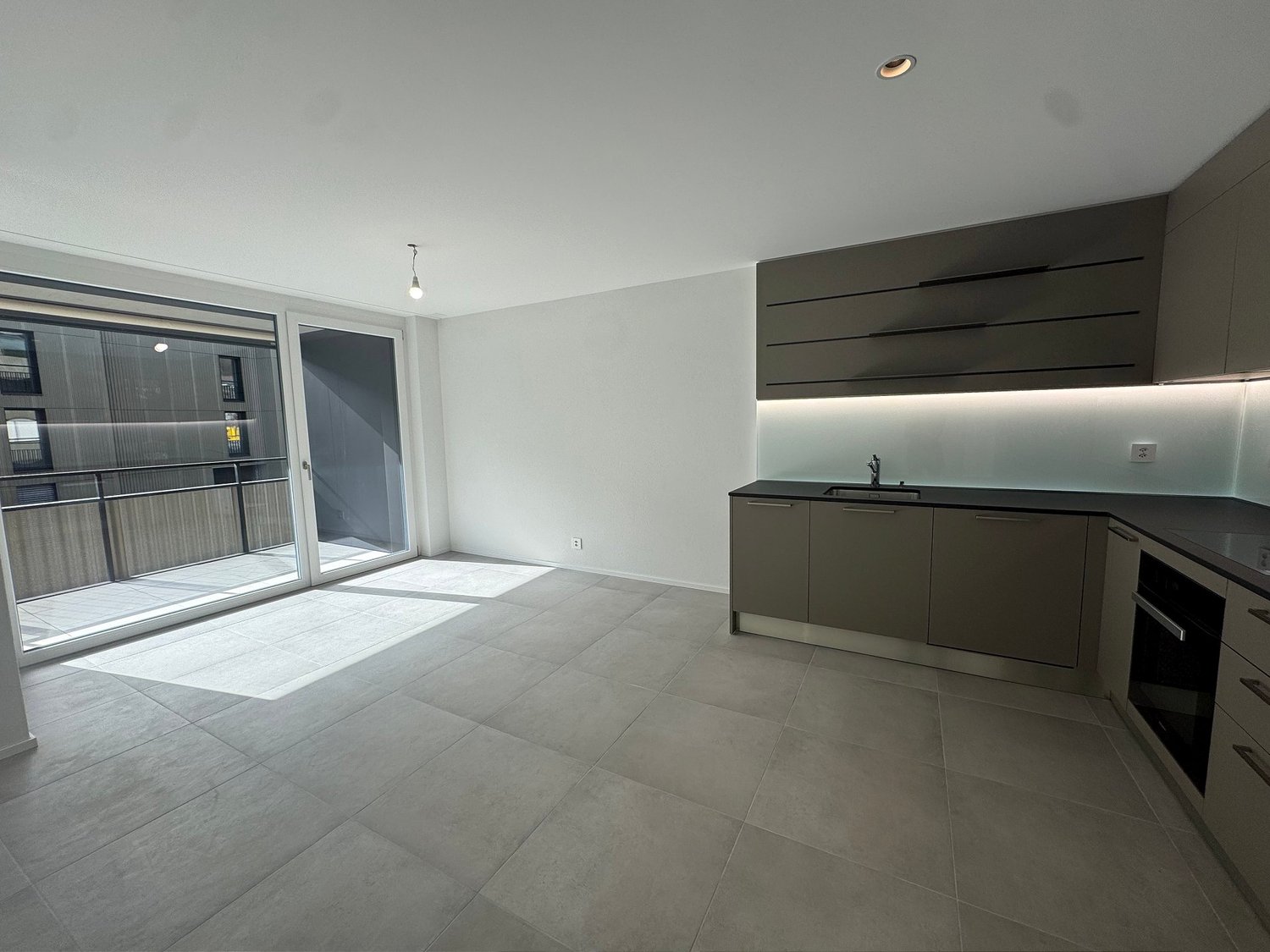 05650 - Appart. 3½ PCES - IMP. CHAMP-RIOND 18 - MATRAN - Bild 6