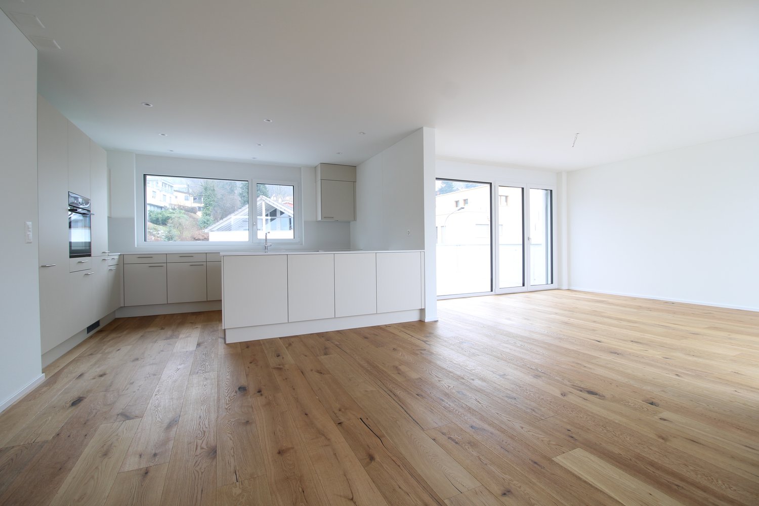 Moderne Attikawohnung mit grosszügigen Terrasse - Bild 1