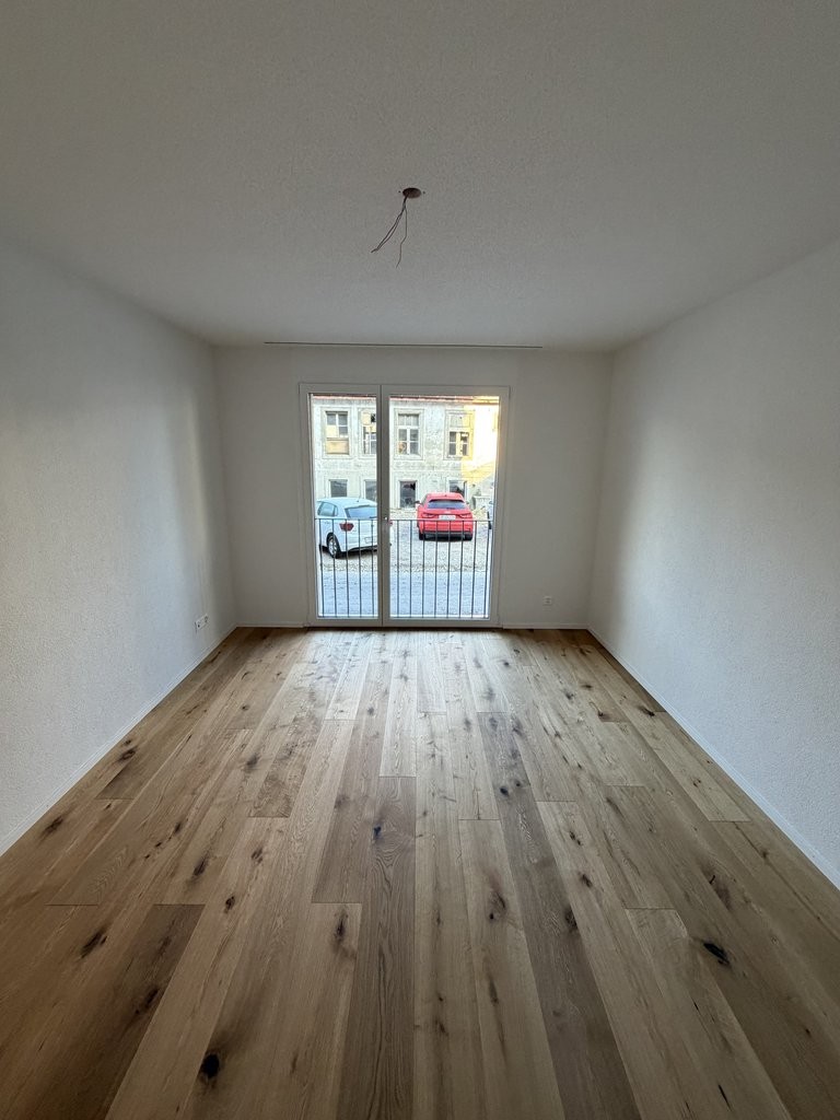 3.5-Zimmer-Wohnung mit Gartensitzplatz! Neubau 2025 - Zimmer_rechts.jpeg