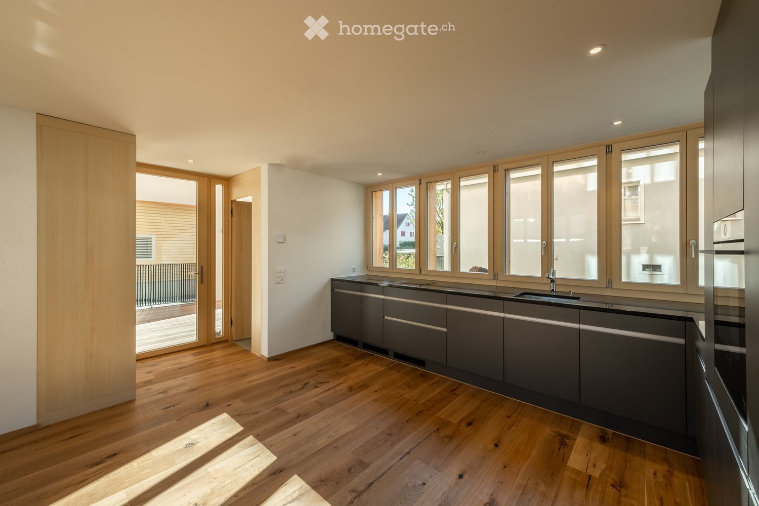 Moderne 3.5-Zimmer-Neubau-Wohnung mit Bergblick in Weite - Bild 2