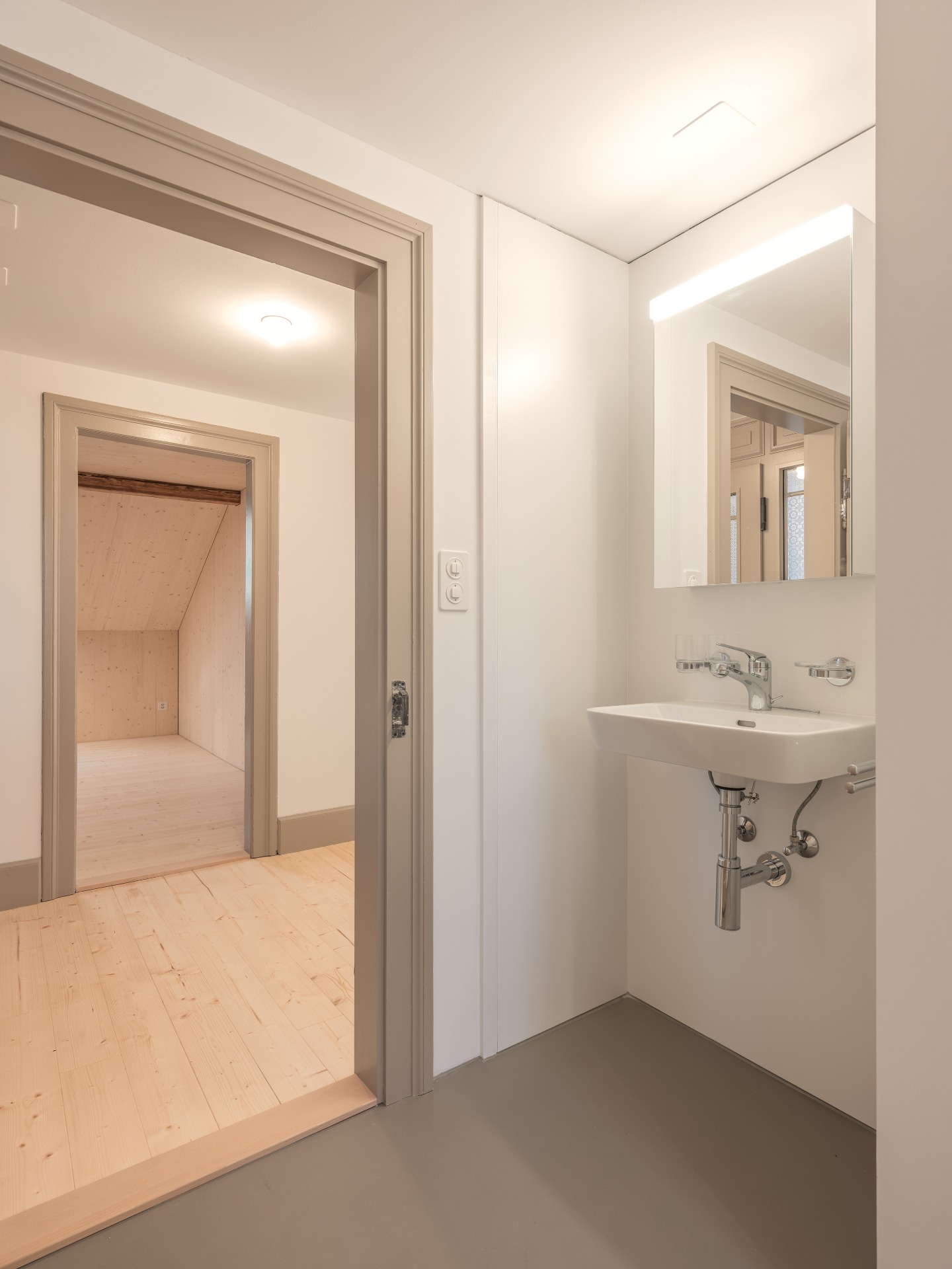 Erstbezug Dachgeschosswohnung - wenige Gehminuten vom Zentrum - Bad 2