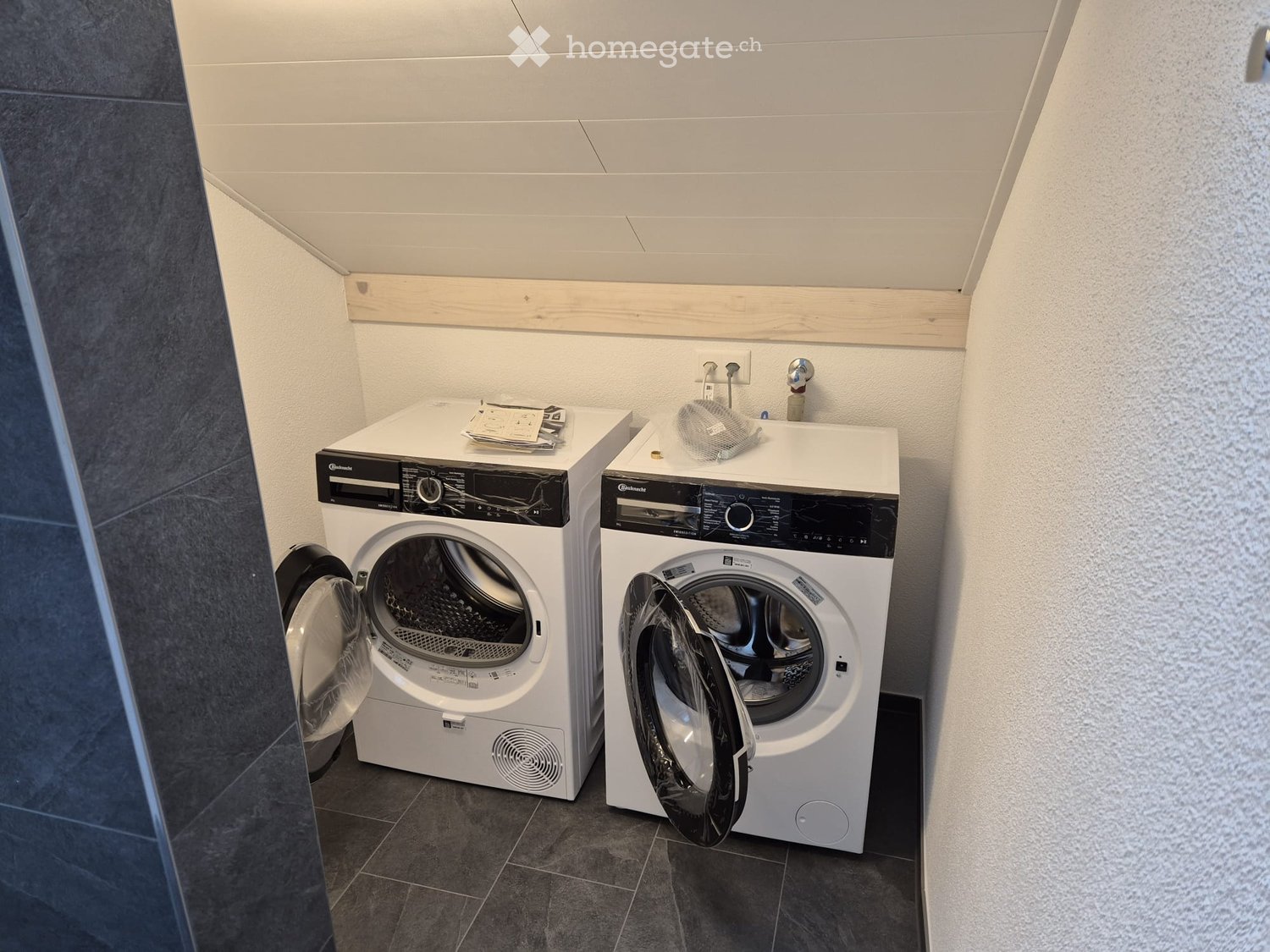 Grosszügige 2.5 Zimmer Dachwohnung mit Panoramablick ins Grüne in Densbüren - Bild 13