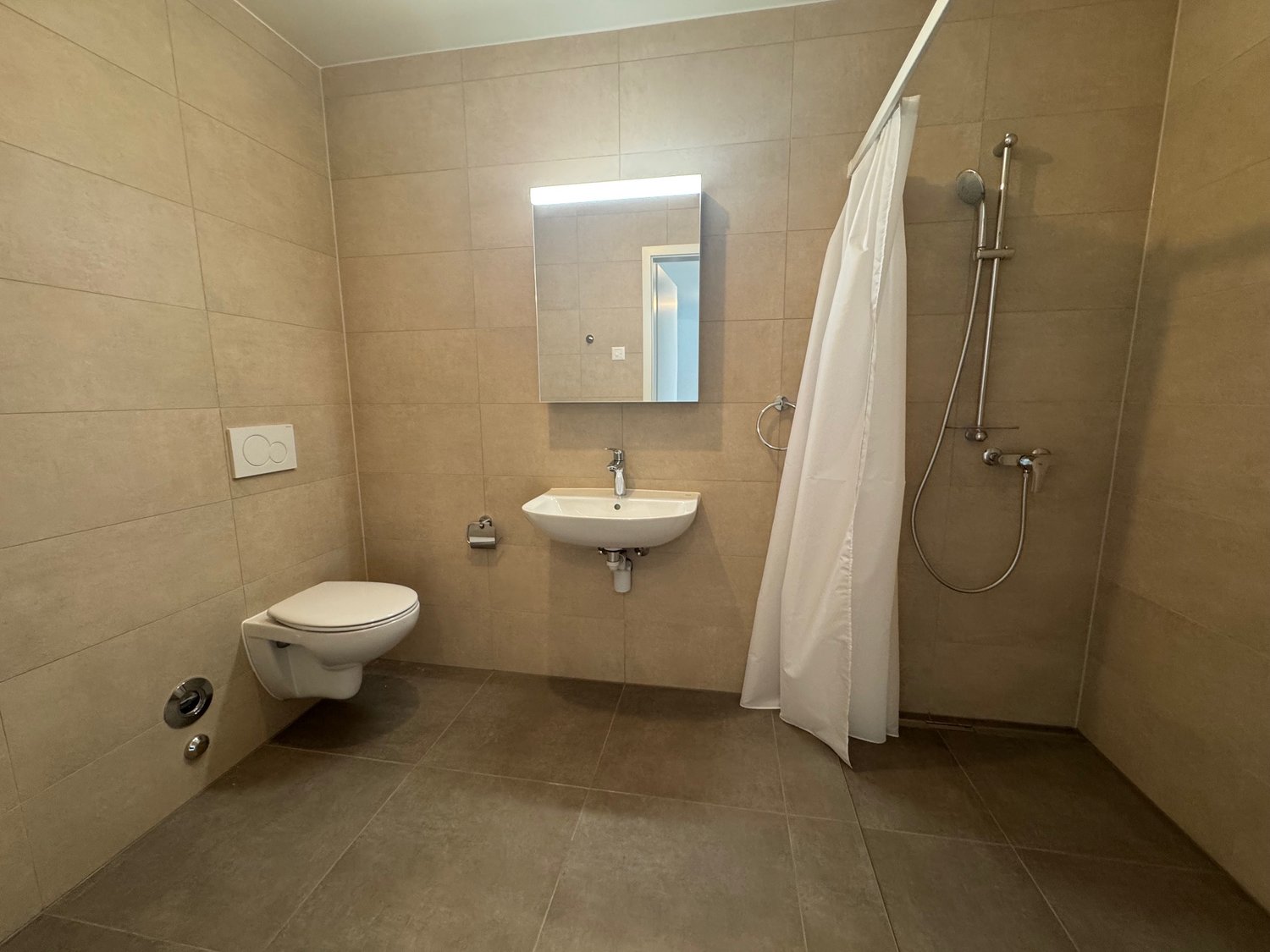 Appartement neuf de 2,5 pièces avec grand balcon situé en face de la gare de Renens - Bild 5