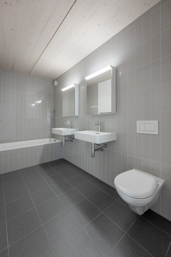 Grosszügige Wohnung mit Gartensitzplatz zu vermieten! - Badezimmer