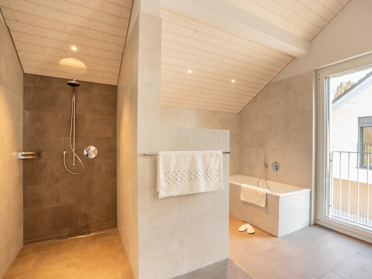 Erstbezug: Familienparadies an sonniger Lage - Bad / DU / WC