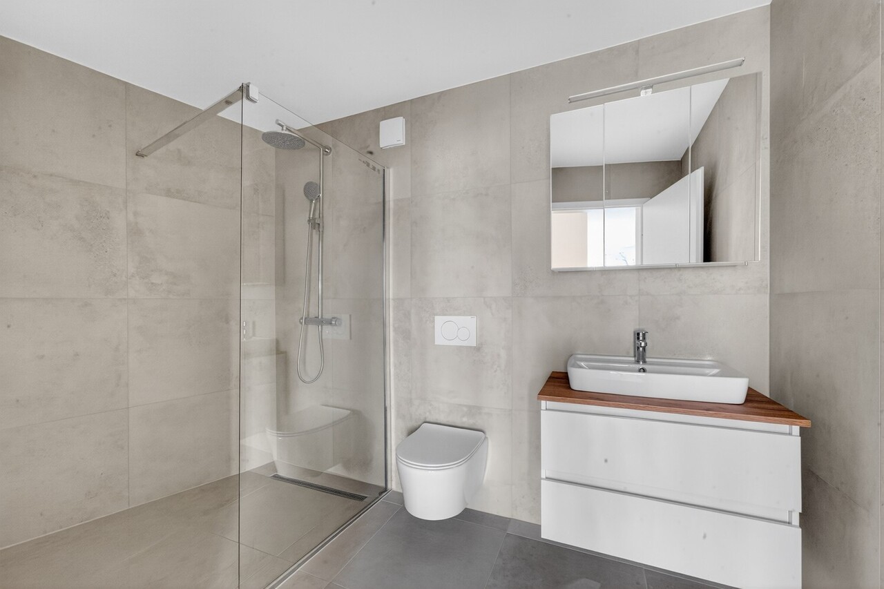 Erstvermietung: Kernsarnierte 3.5-Zimmer-Wohnung mit Berg & Seeblick - Bild 10