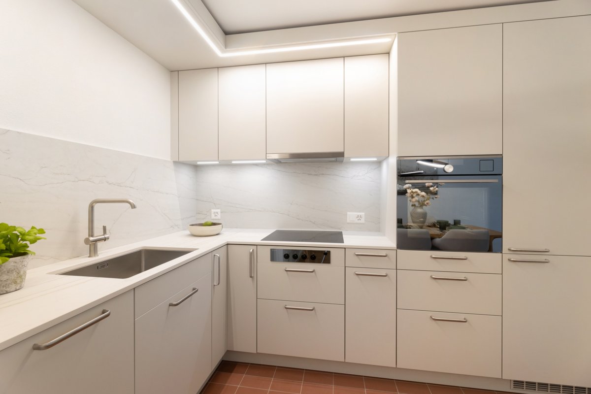 Klimatisierte 2.5 Zimmerwohnungen mit Concierge, Fitness und Pool - Küche