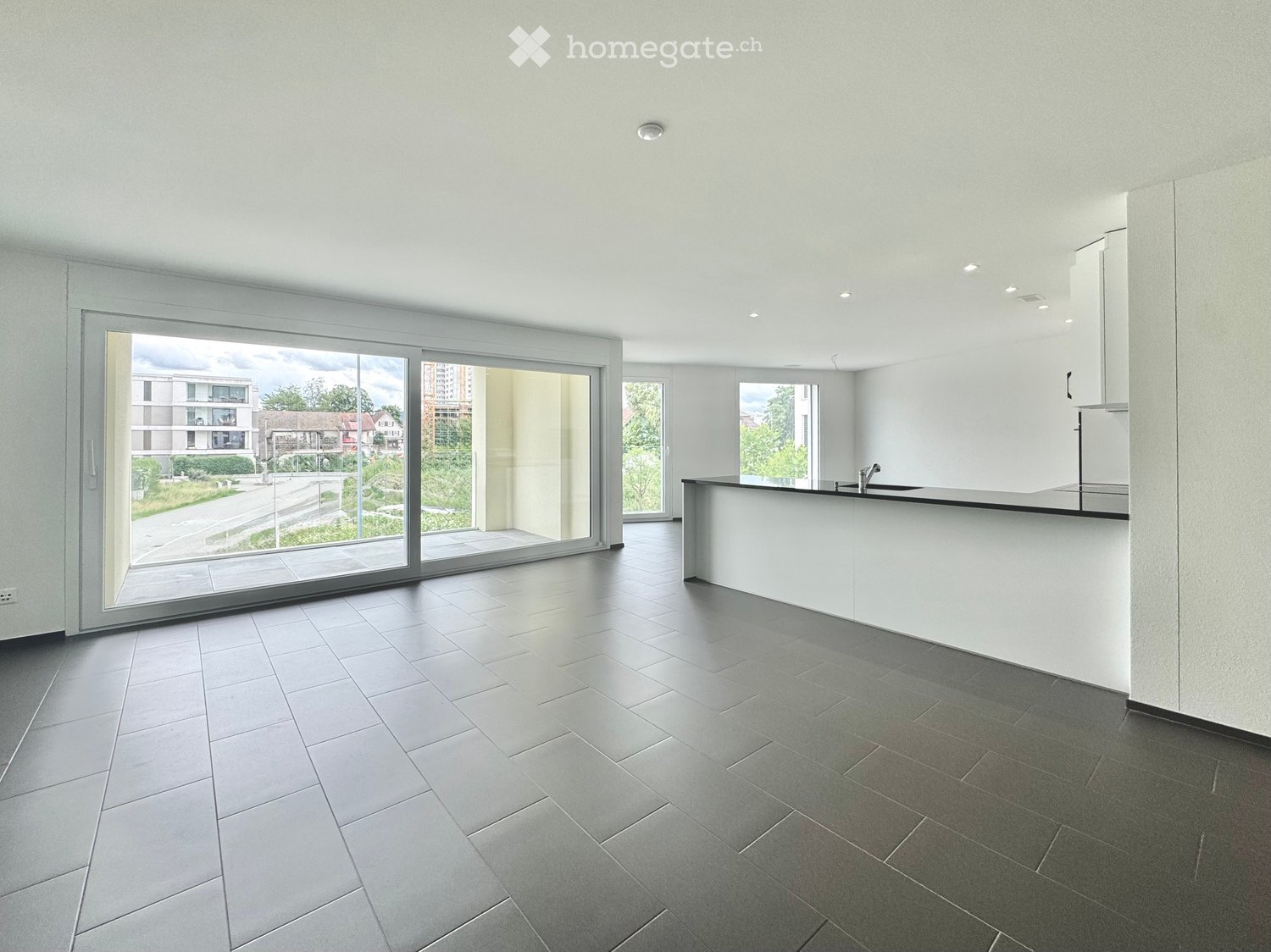 Exklusive 3.5-Zimmer-Wohnung mit hochwertigem Ausbau an zentraler Lage - Bild 2