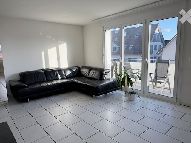 Geräumige 5.5-Zimmer-Maisonettewohnung mit Balkon und Garage – Neerach - Bild 2