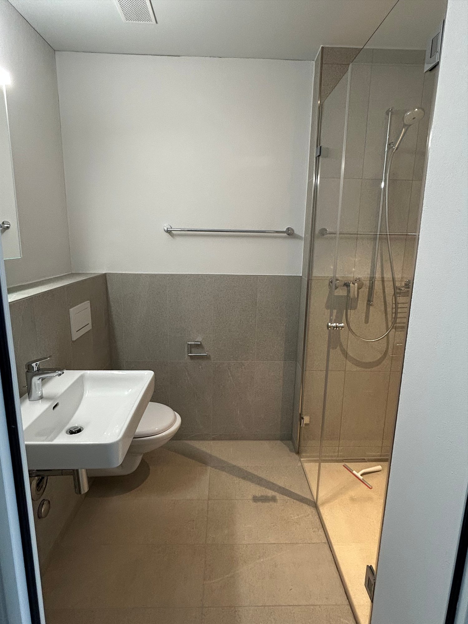 Moderne 2.5-Zimmer-Neubauwohnung - Bad