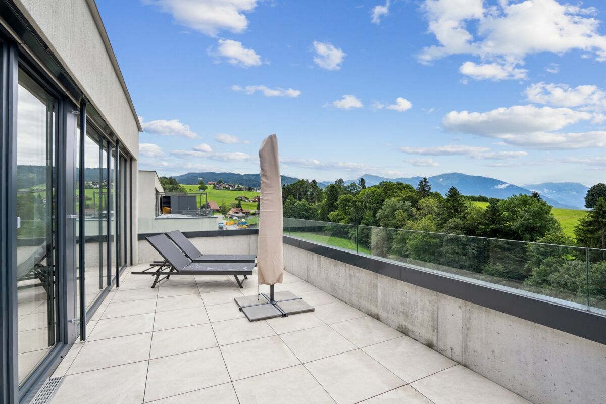 3.5-Zimmer-Attika mit traumhafter Fern- und Bergsicht - Bild 2
