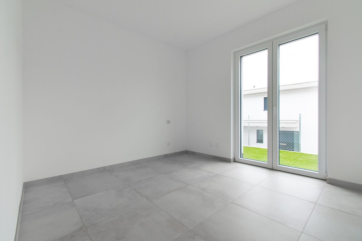 NUOVO APPARTAMENTO 3.5 LOCALI CON GIARDINO - Bild 5