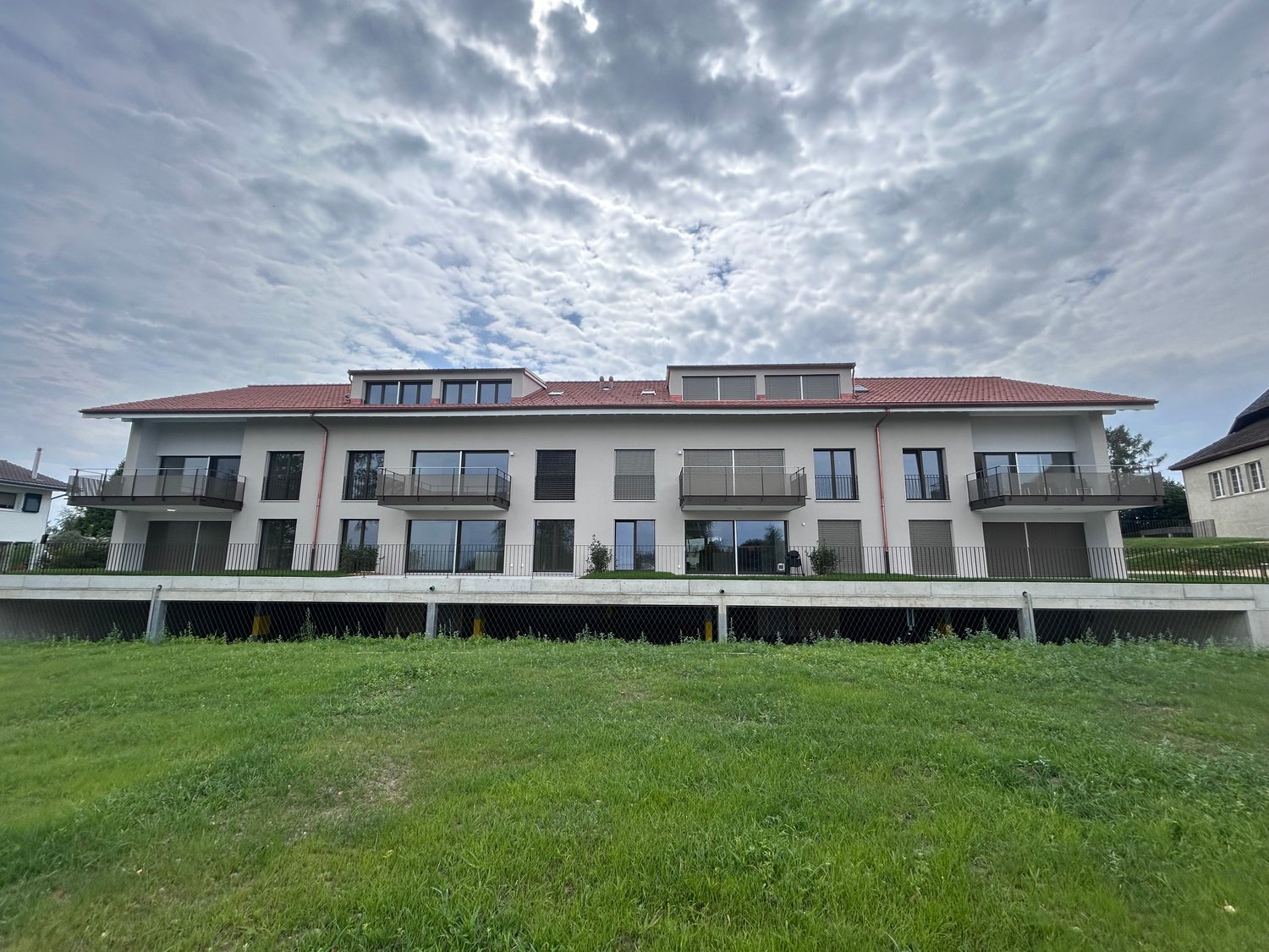 Moderne 3.5-Zimmer-Wohnung mit Blick ins Grüne - Bild 11