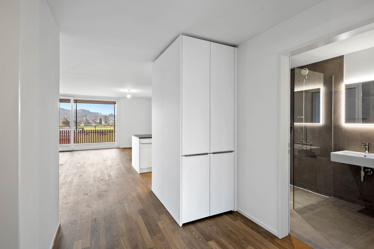 Erstvermietung - moderne 4.5-Zimmerwohnung mit durchdachtem Grundriss - Korridor