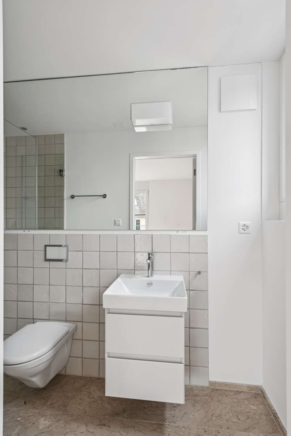 Exklusive Dachwohnung mit privater Terrasse und Seeblick im Zürcher Seefeld - Dusche/WC